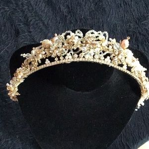 Nwt tiara